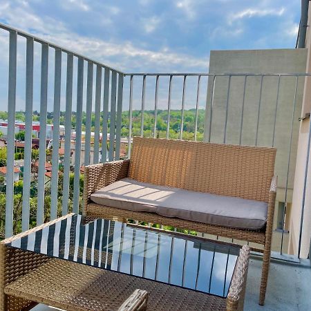 55 M2 Stylish Apartment With Balcony & Parking Wien Exteriör bild