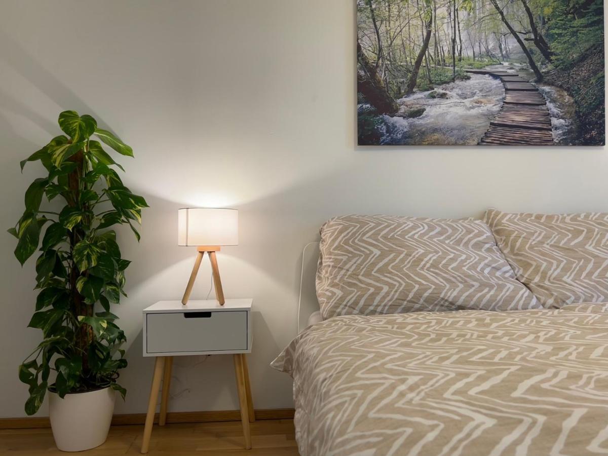55 M2 Stylish Apartment With Balcony & Parking Wien Exteriör bild
