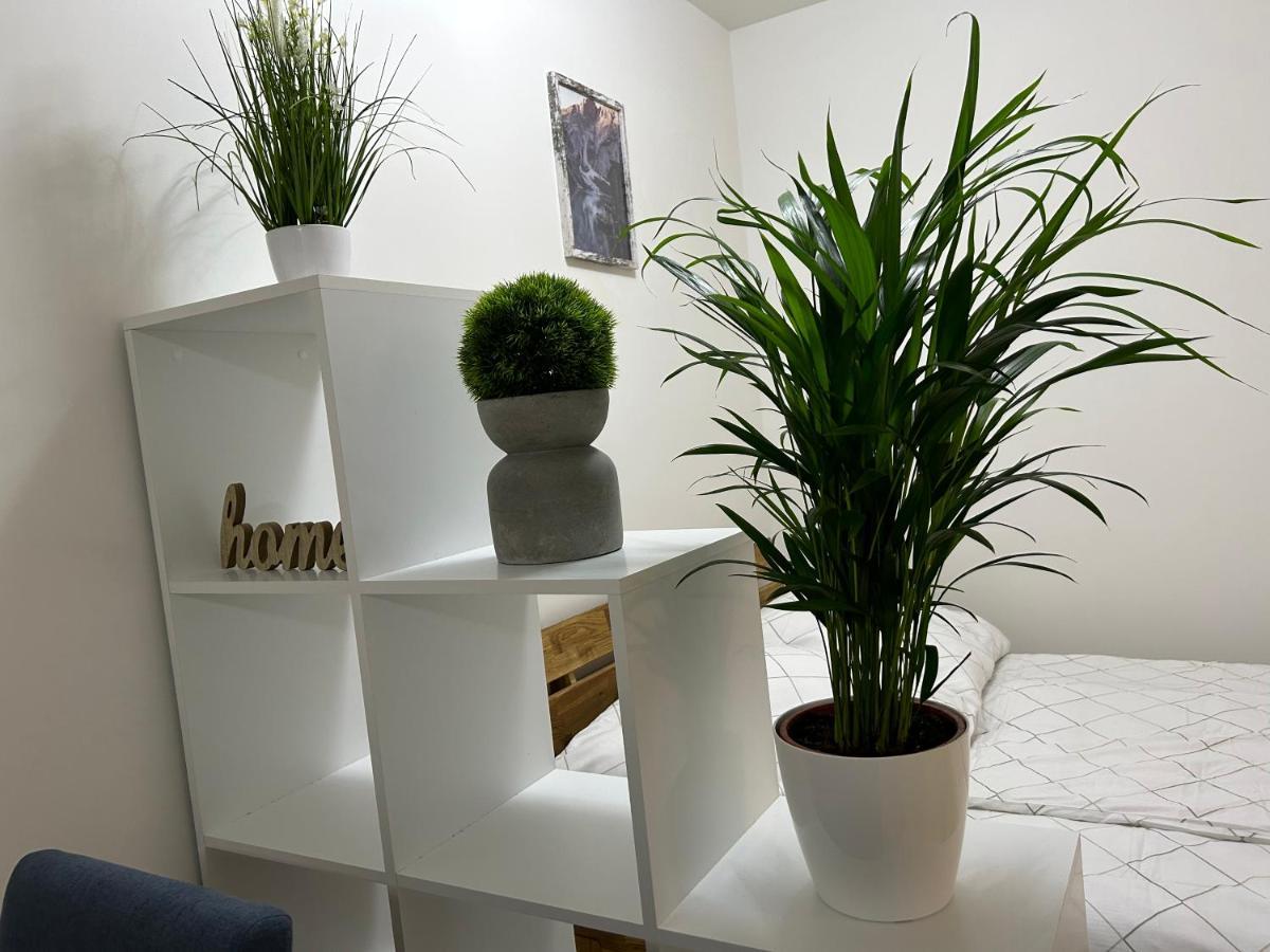55 M2 Stylish Apartment With Balcony & Parking Wien Exteriör bild