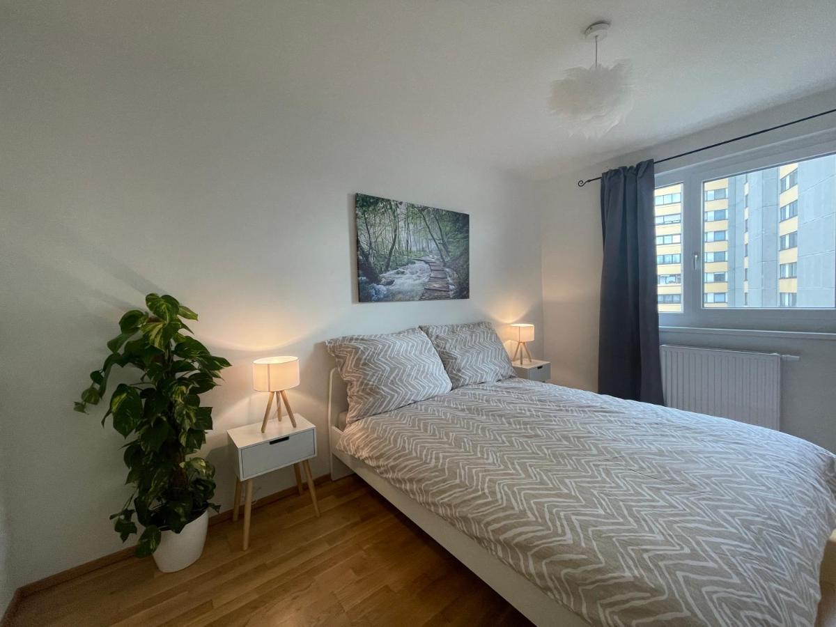 55 M2 Stylish Apartment With Balcony & Parking Wien Exteriör bild