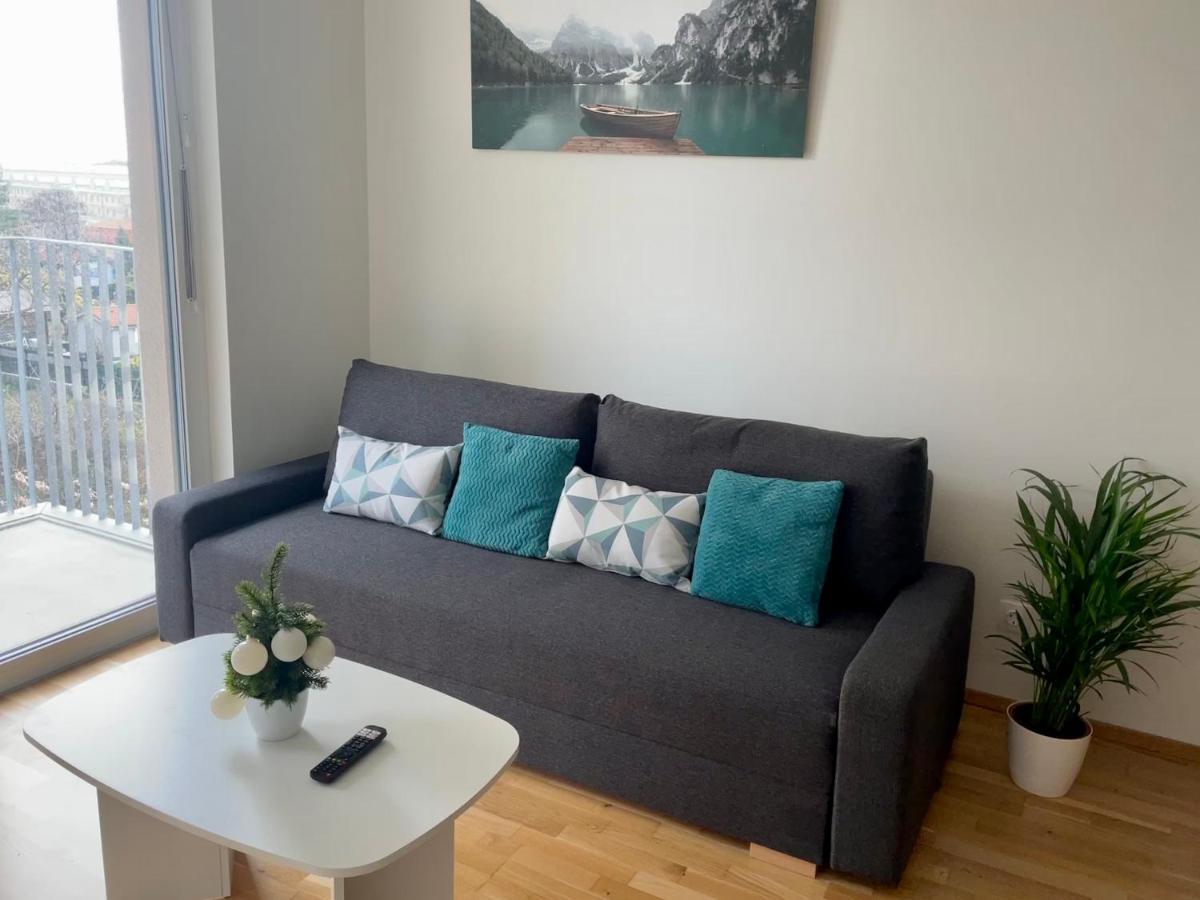55 M2 Stylish Apartment With Balcony & Parking Wien Exteriör bild