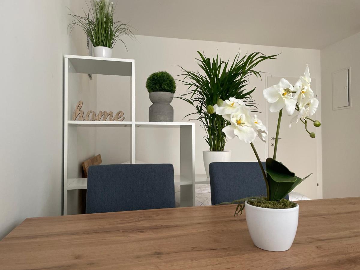 55 M2 Stylish Apartment With Balcony & Parking Wien Exteriör bild